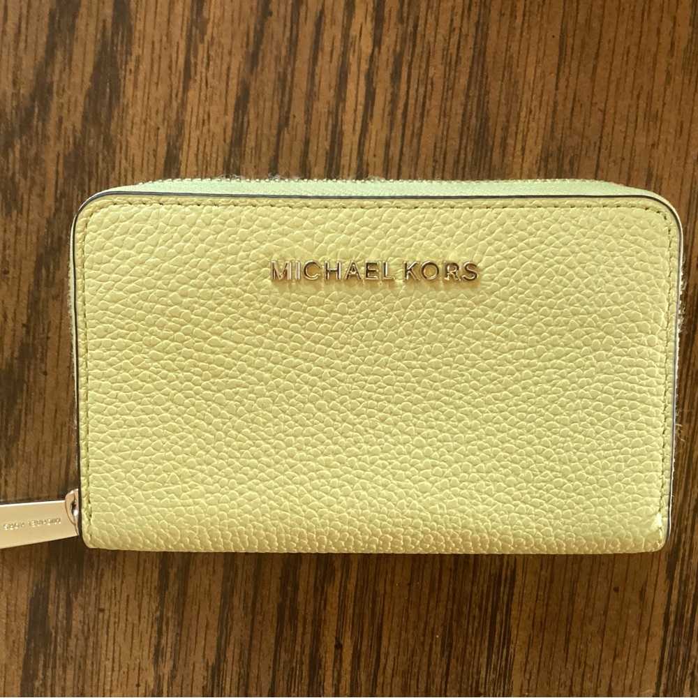 Micheal Kors Small Yellow Wallet/Cardholder, With Dust bag 13”x13” NWOT.
